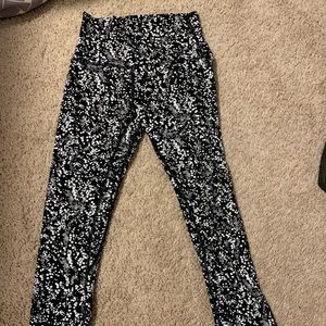 LULULEMON LEGGINGS SIZE 6